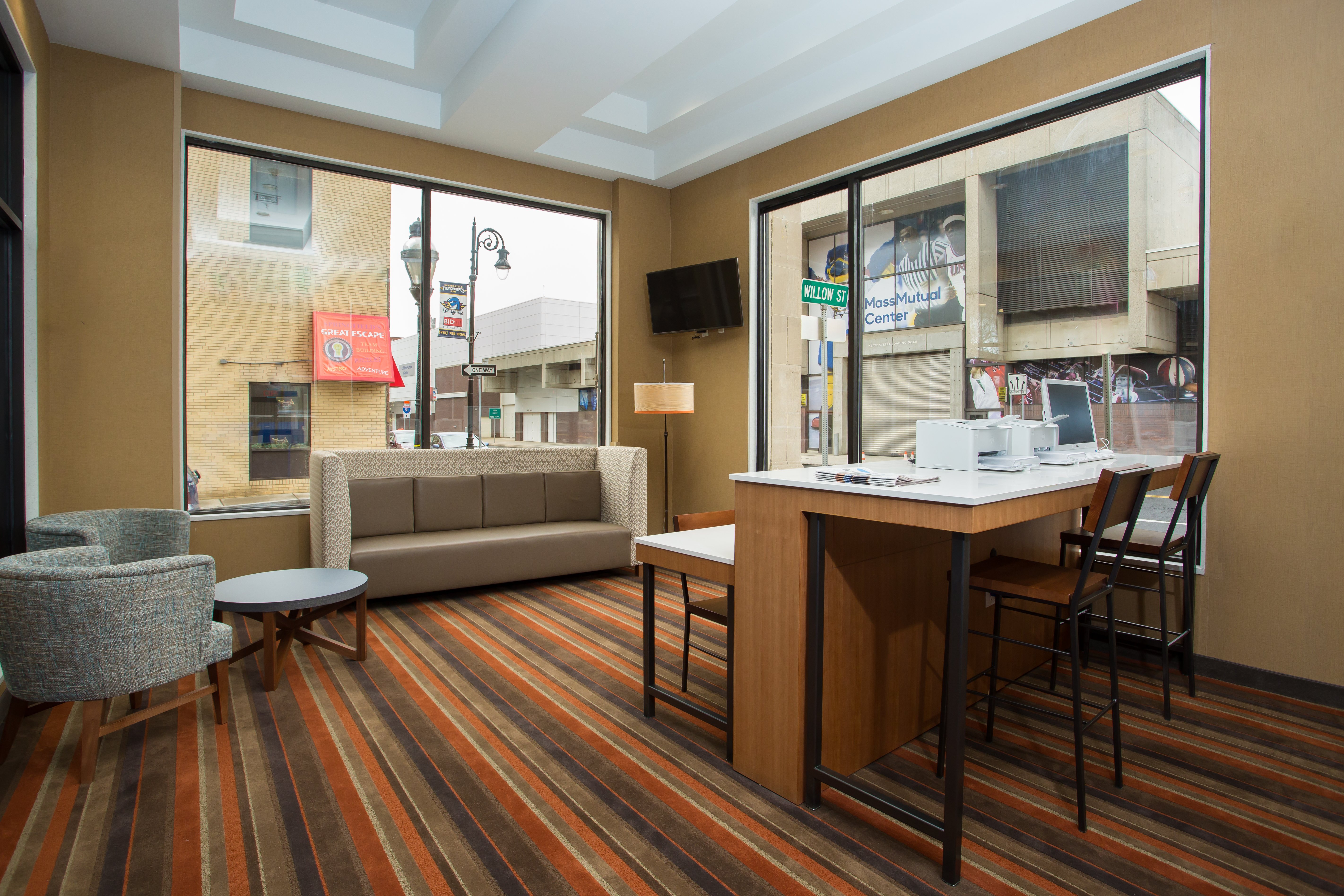 HOLIDAY INN EXPRESS SPRINGFIELD DOWNTOWN 33/53