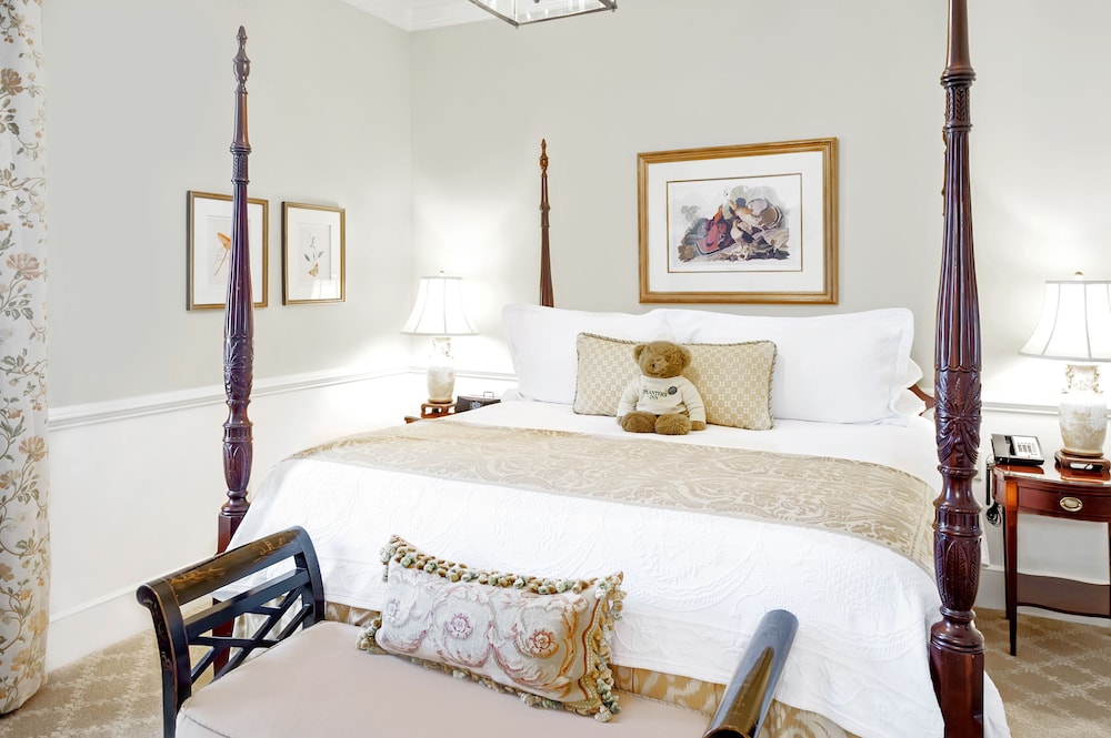 GOVERNOR, SUITE