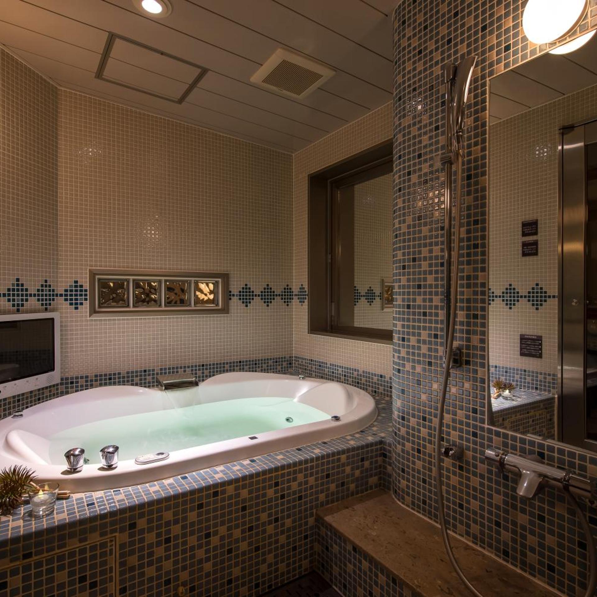 Hotel C. Chiba Shiroi 44/58