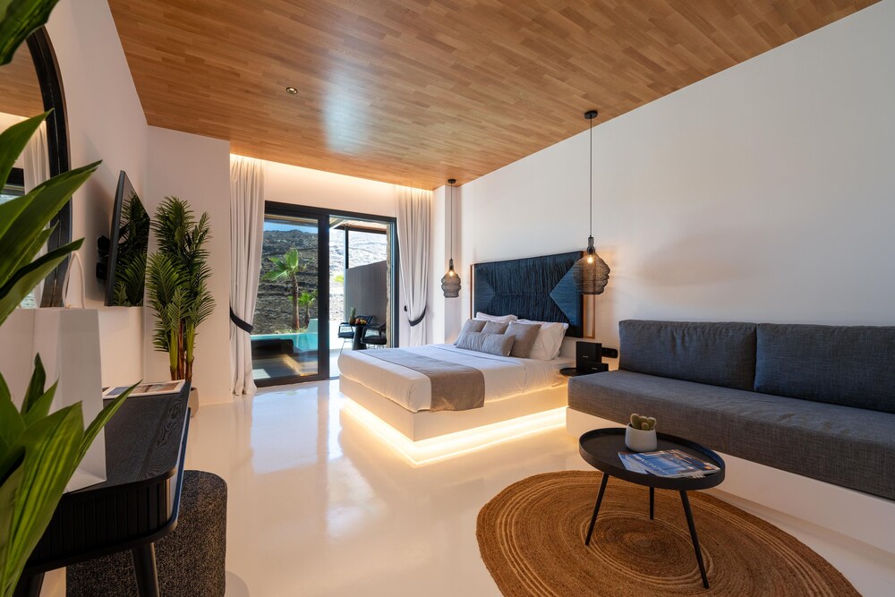 Ftelia Black Villas 38/50