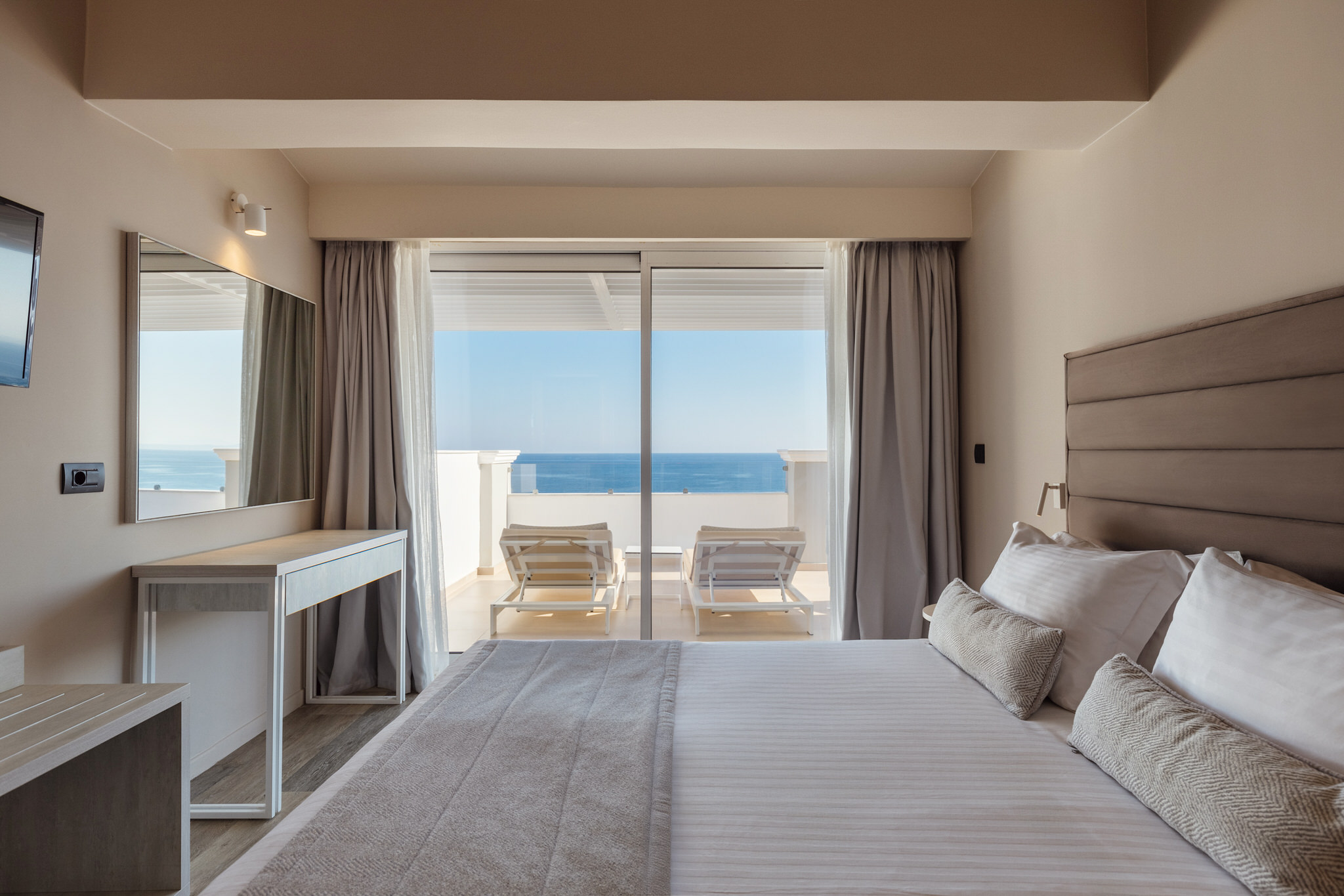 Suite, Sea View