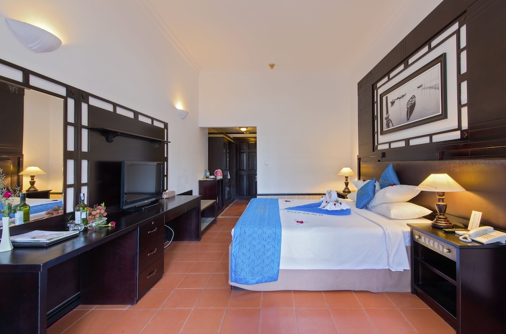 River Beach Resort and Residences 27/76