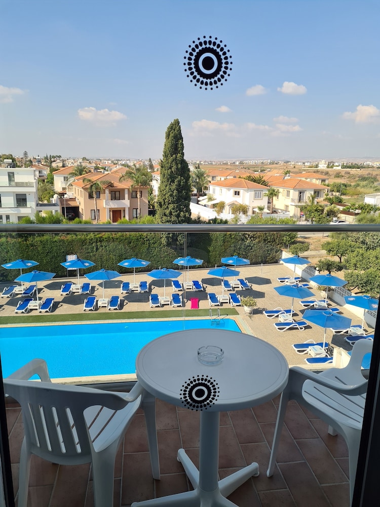 Sveltos Hotel 69/88