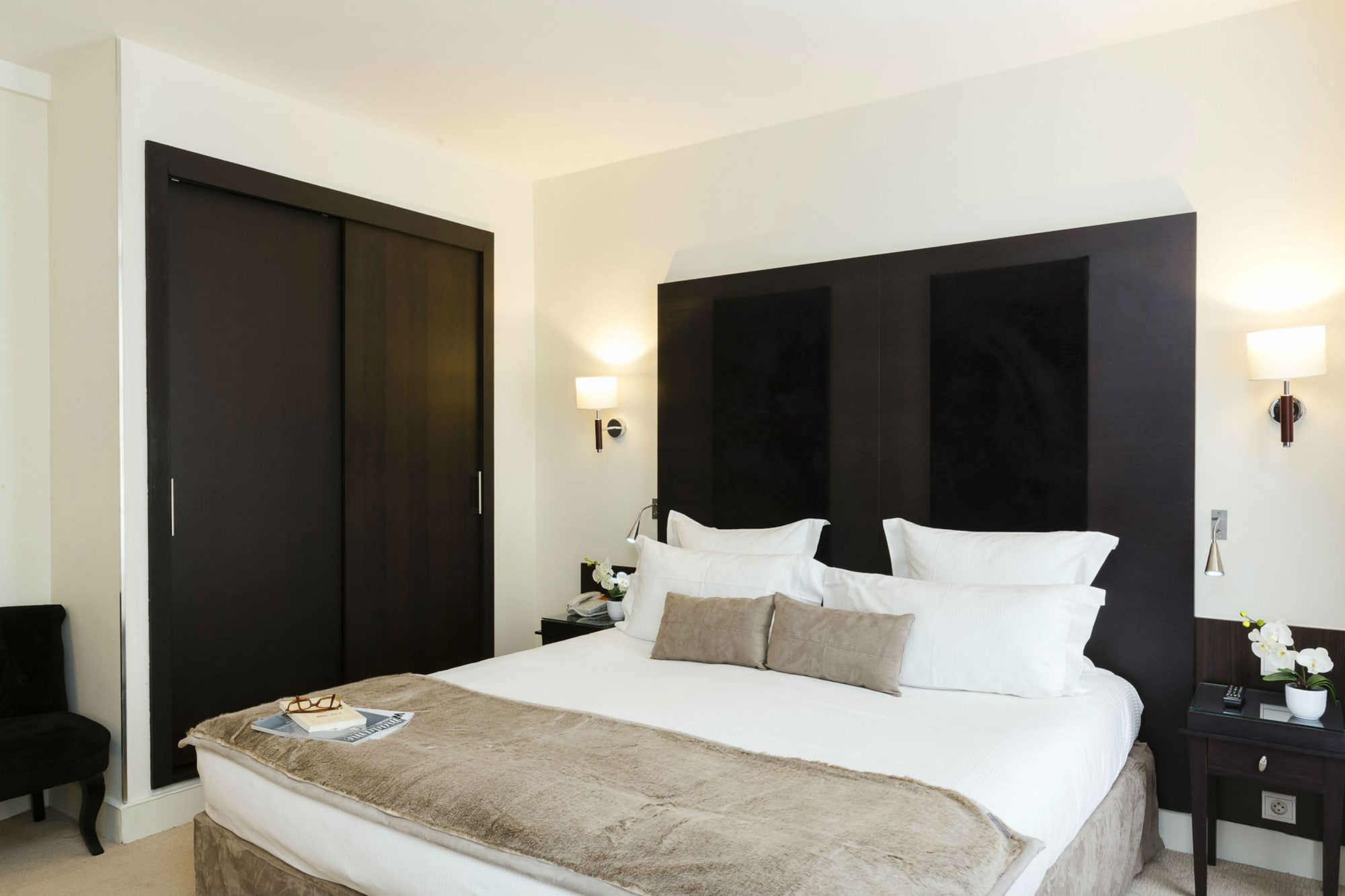 DELUXE, DOUBLE BED