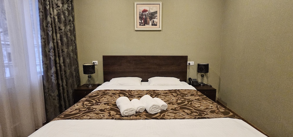 Hotel Iveria 6/50