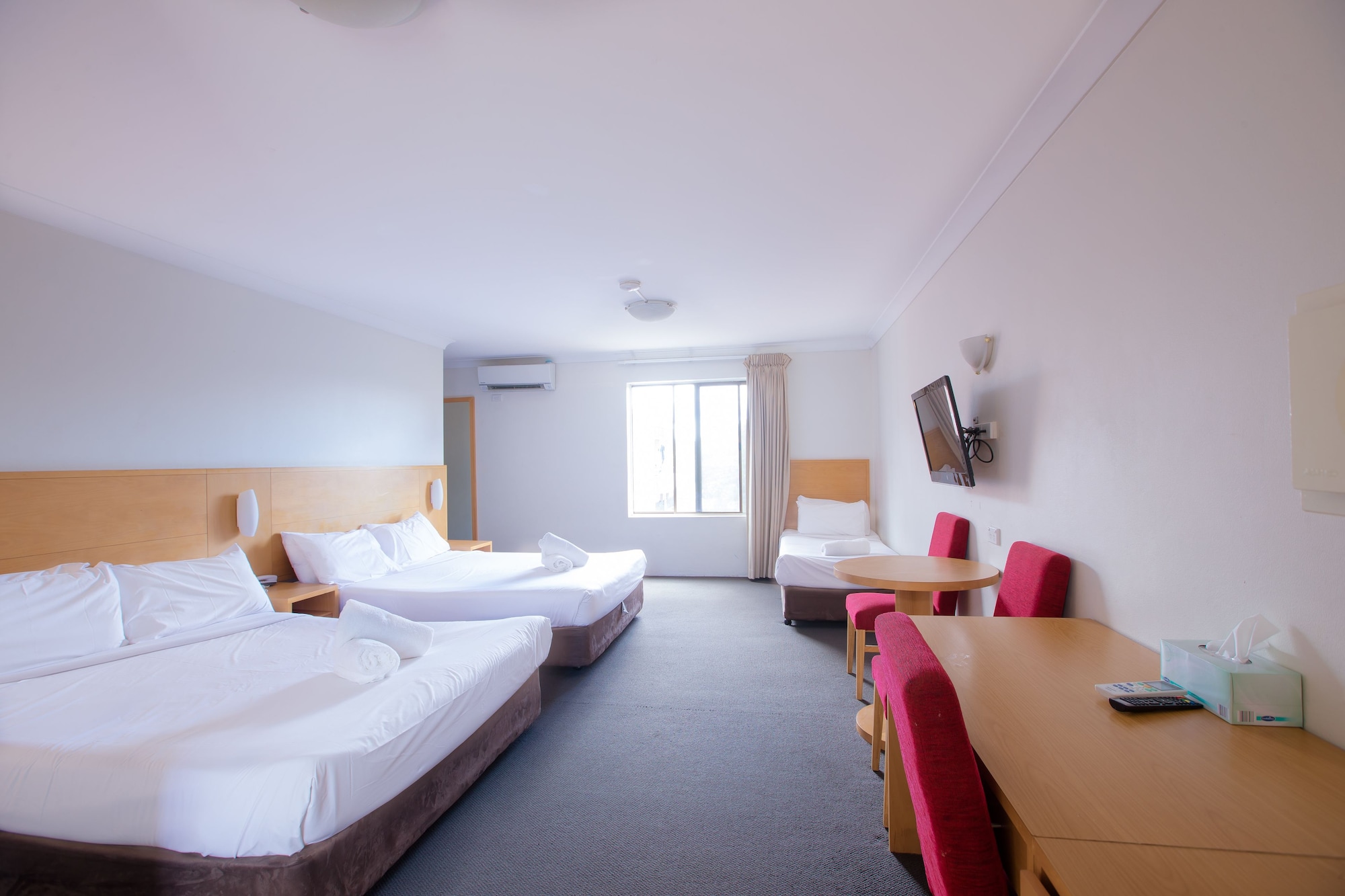 FAMILY, MULTIPLE BEDS