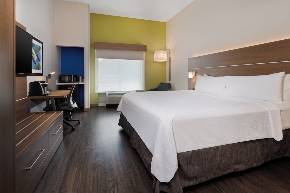Holiday Inn Express Hotel & Suites Largo-Clearwater 16/40