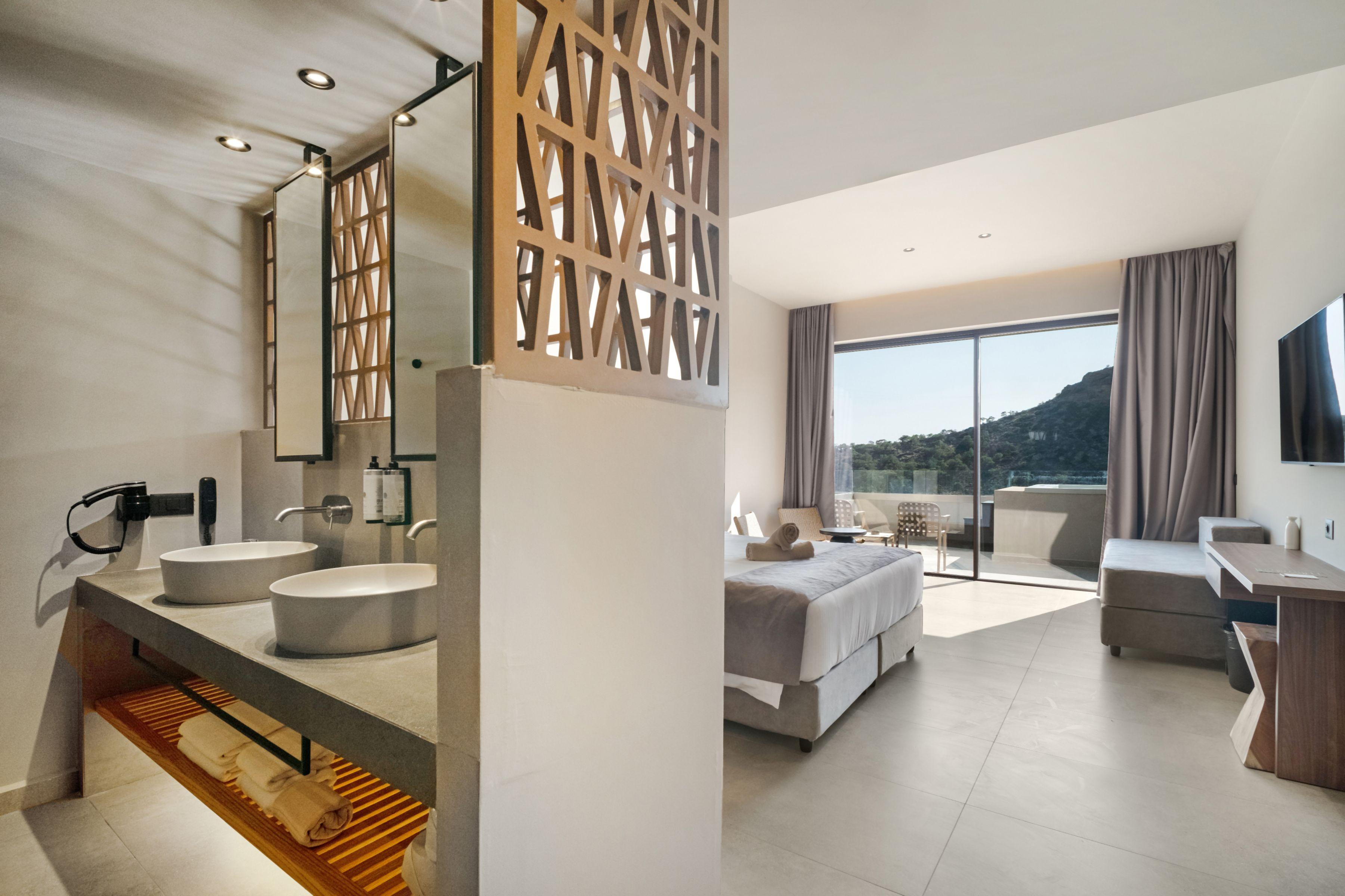 Superior, Triple, Side Sea View, Hot Tub