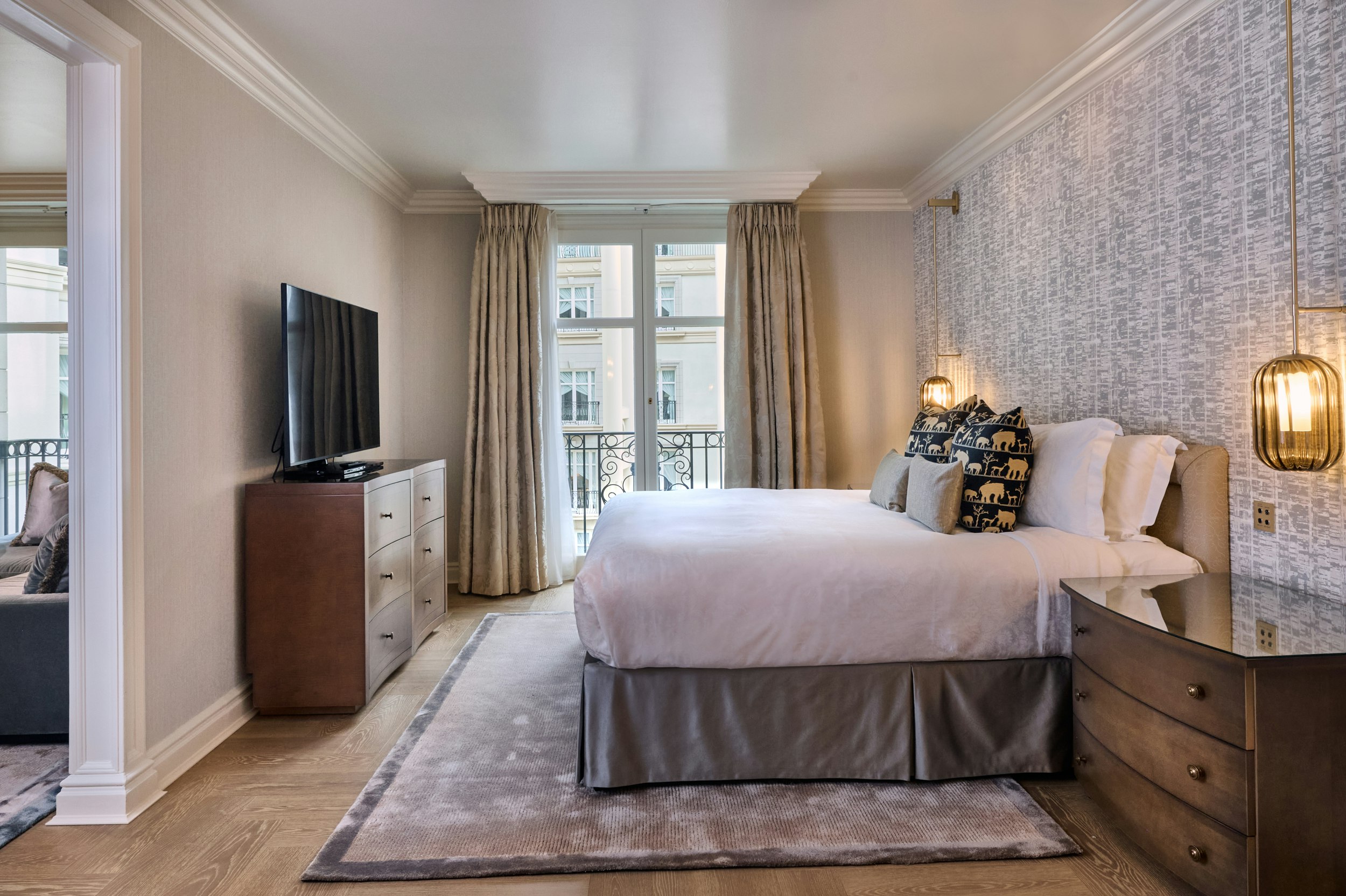 Mary Lebone, Junior Suite