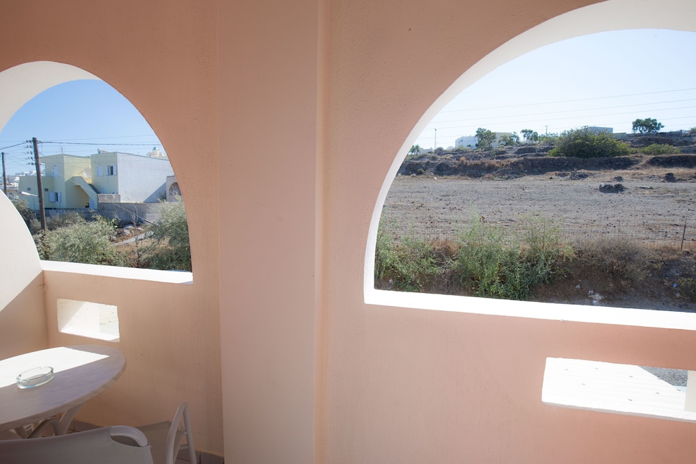 Erato Apartments Santorini 40/75