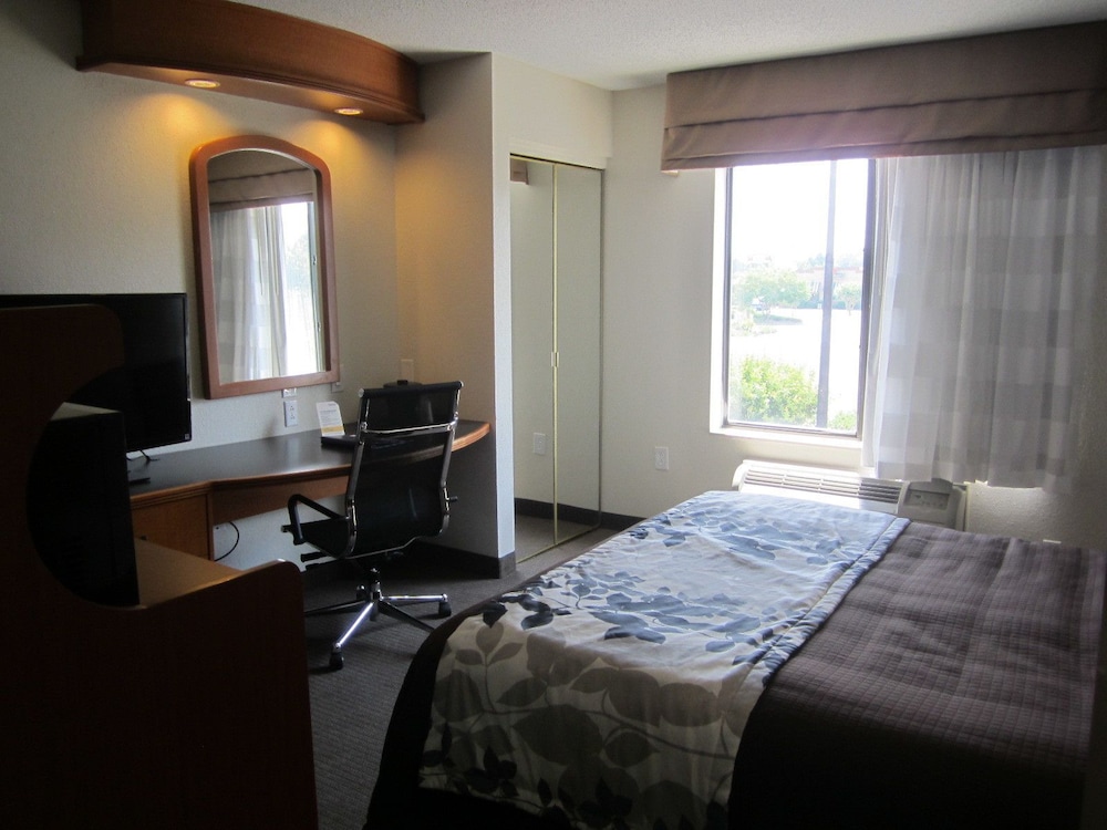 Clarion Pointe Albemarle 19/59