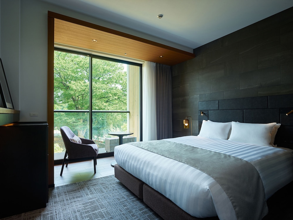 STANDARD, QUEEN BED, BALCONY