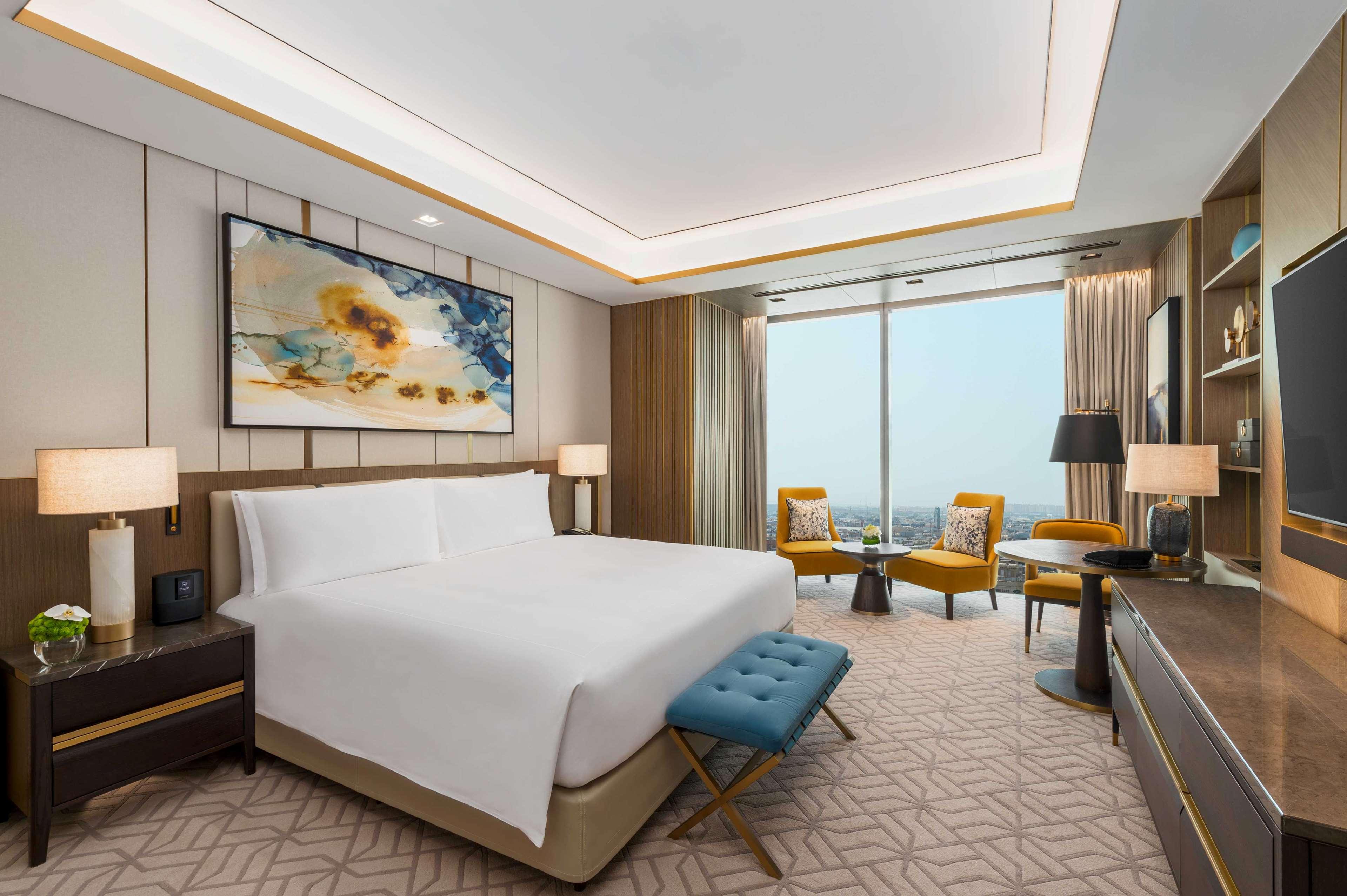 PREMIER, KING BED, CITY VIEW