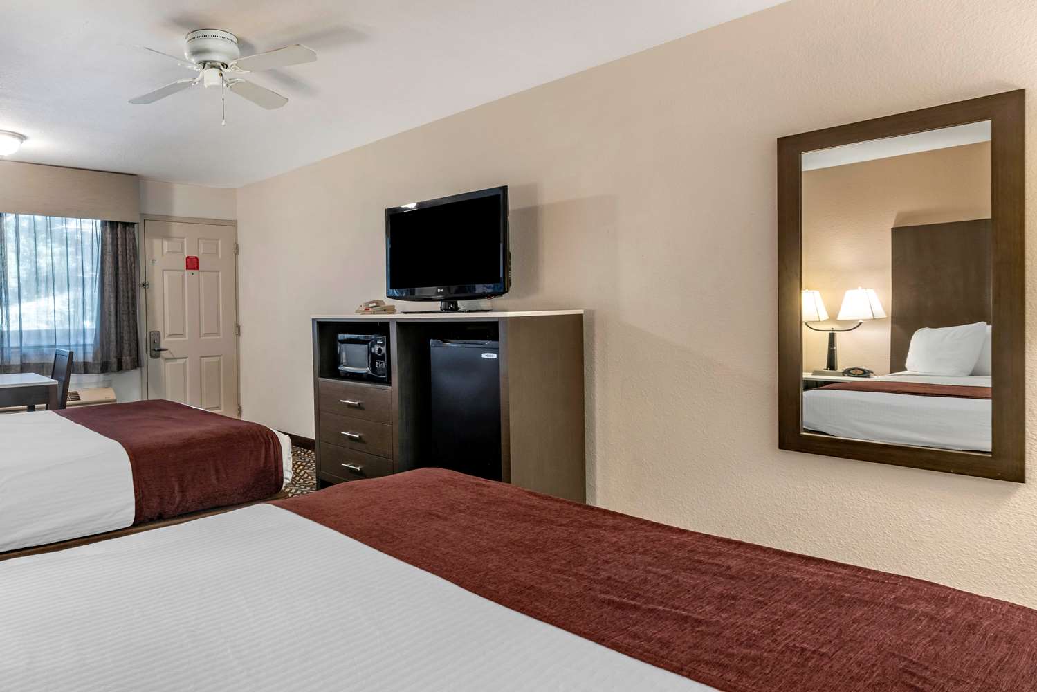 غرفة بسريرين كوين، Best Western Orchard Inn 2/5