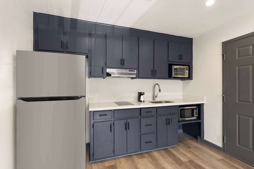 Ramada by Wyndham Studio Suites Dothan 4/35