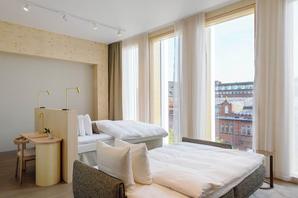 Solo, Supreme, King Bed, with Extra Bed