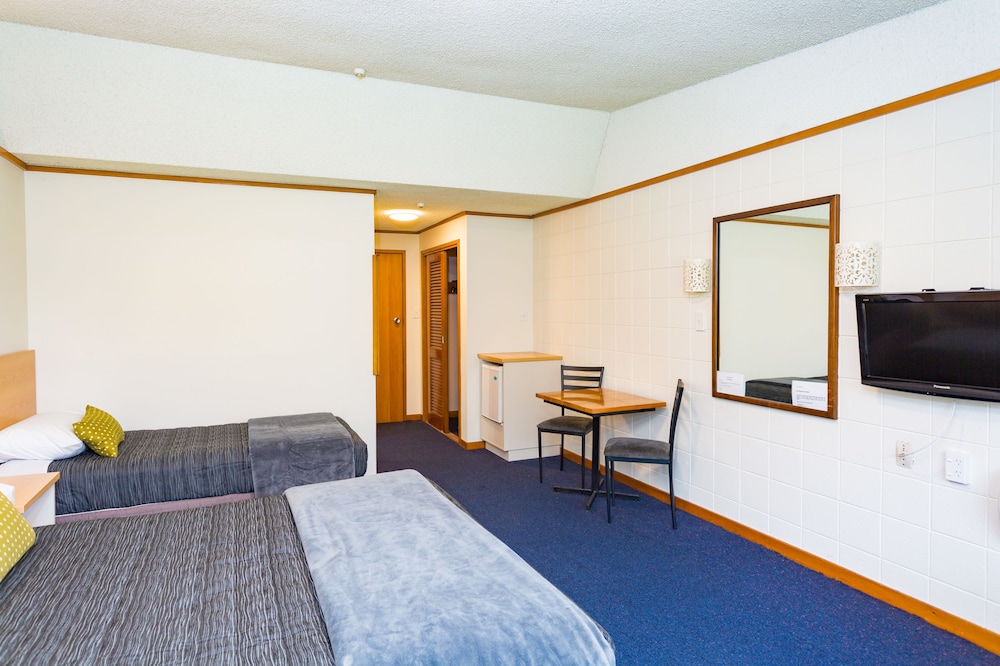 The Redwood Hotel 10/31