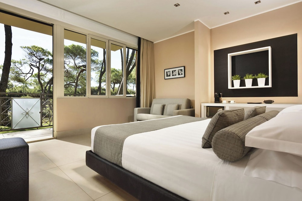 Riva, Superior, Queen Bed