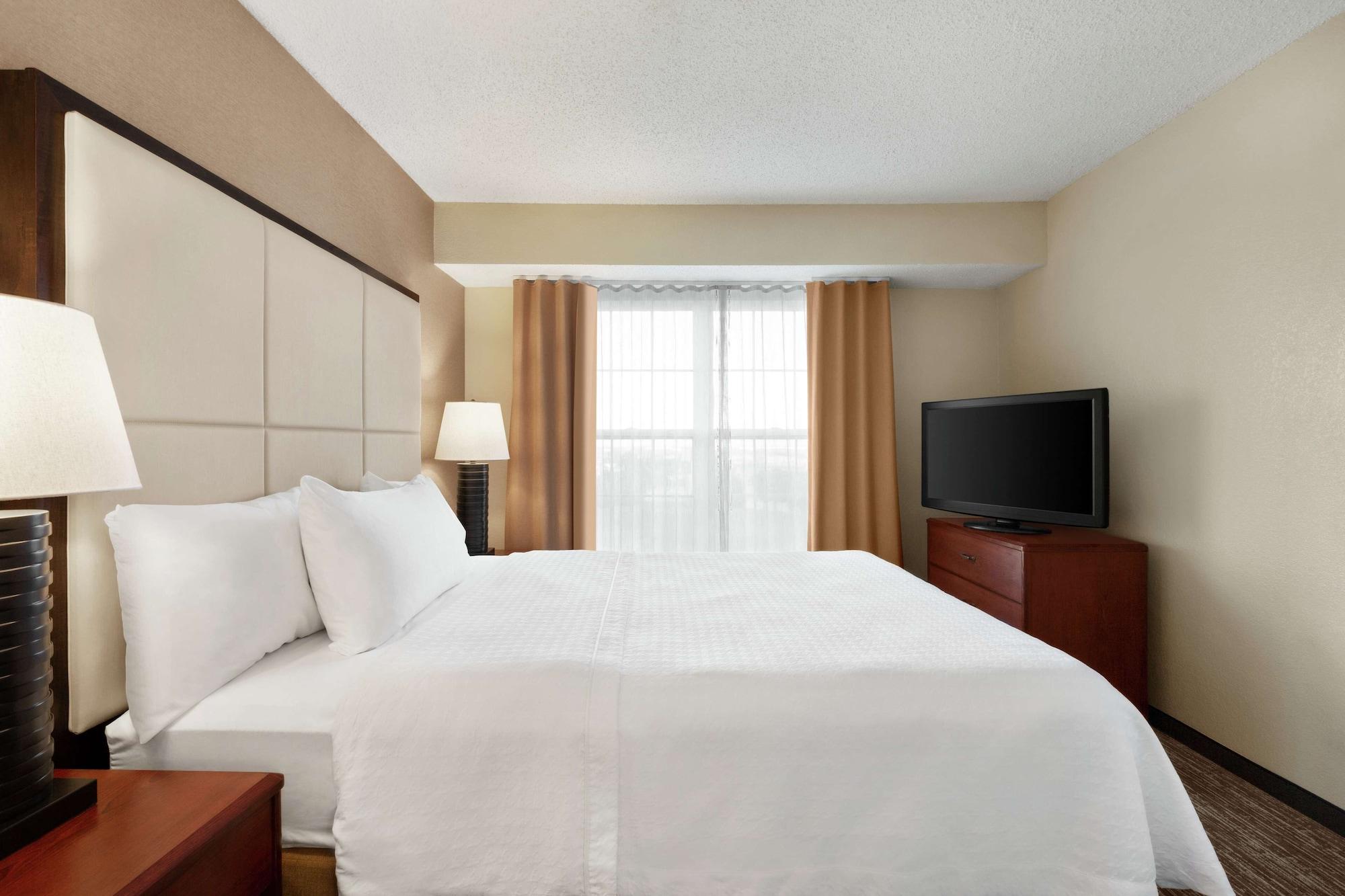 2 Bedrooms, Suite, Sofa