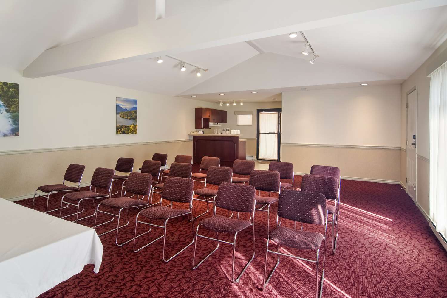 SureStay by Best Western North Vancouver Capilano 9/14