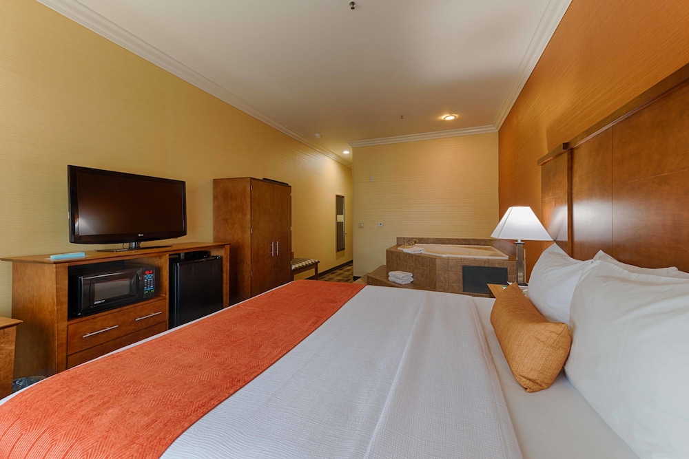 Best Western Plus Delta Inn & Suites 17/36