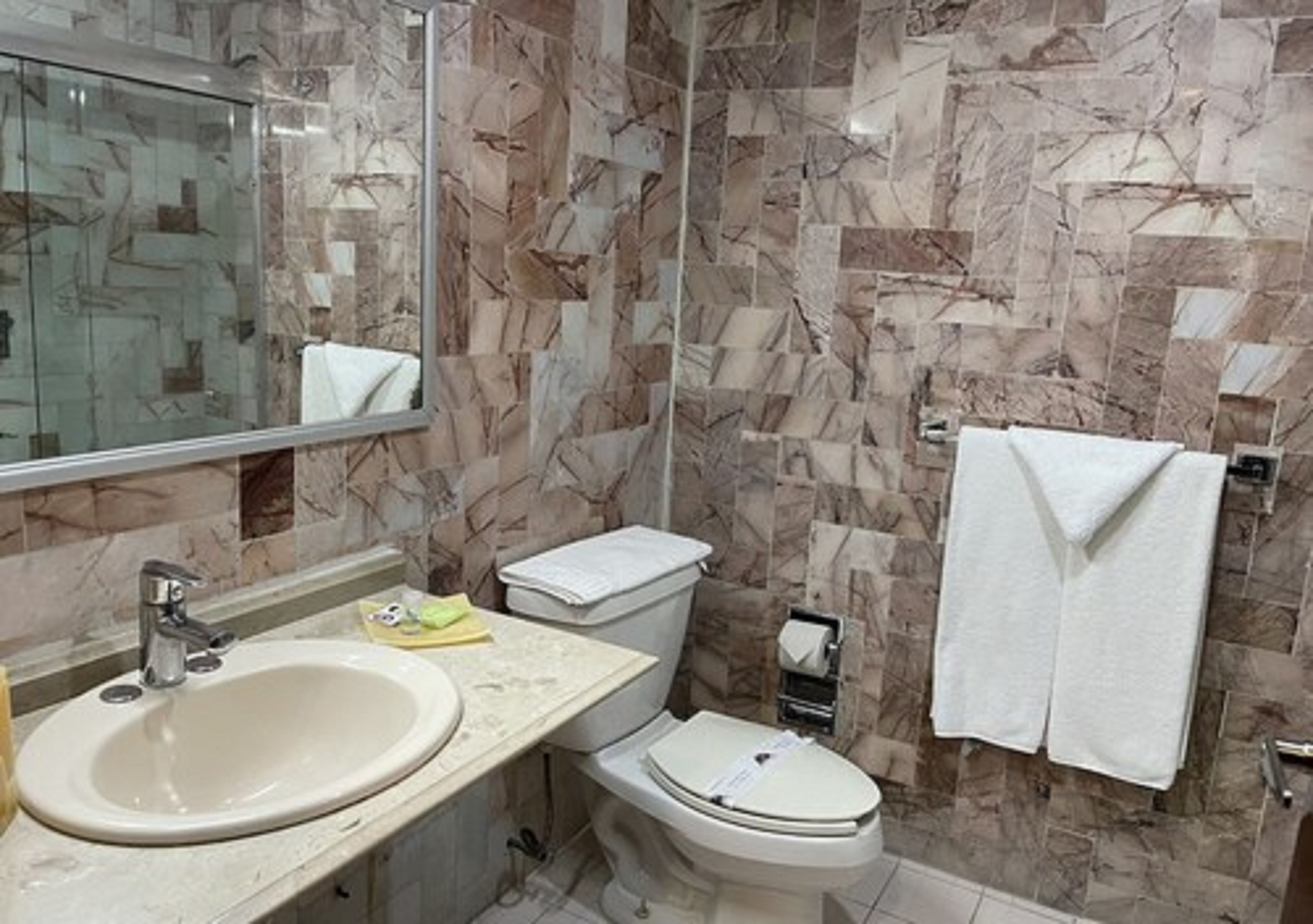 غرفة قياسية بسرير مزدوج، Hotel Victoria Poza Rica 2/2