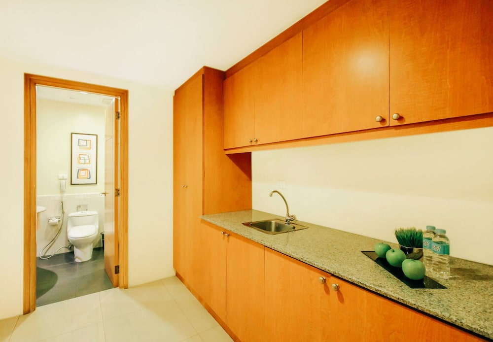 Greenhills Elan Hotel Modern 56/56