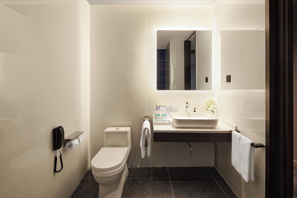 Holiday Inn Express Qingdao Jinshui 46/49
