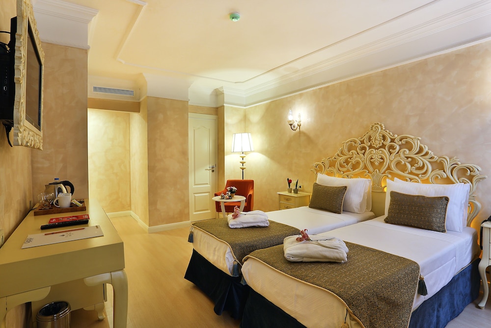 2 BEDROOMS, FAMILY SUITE, CITY VIEW