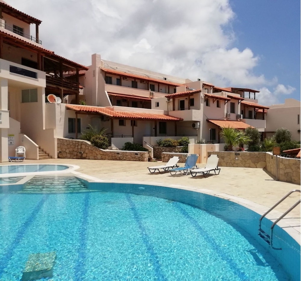 Creta Suites 11/70