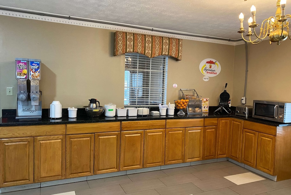 Super 8 by Wyndham Covington GA 6/32
