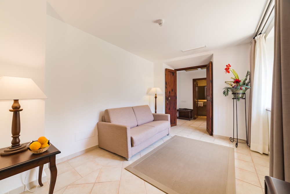 Cal Bisbe Hotel 38/70