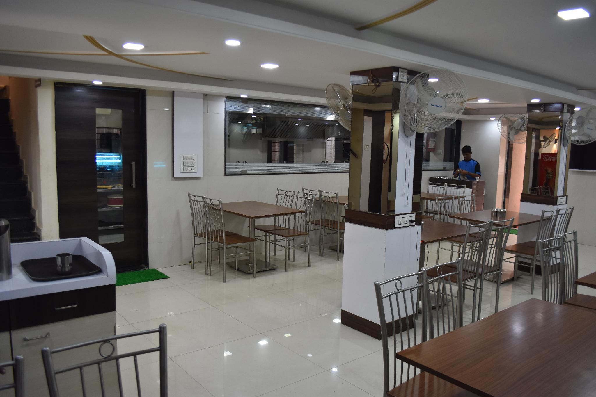 Hotel Royal Treat Kolahpur 18/21