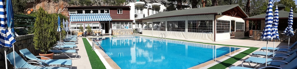 Canada Hotel & Bungalows 4/50