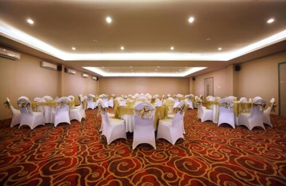 Hotel NEO Candi Simpang Lima - Semarang 30/38