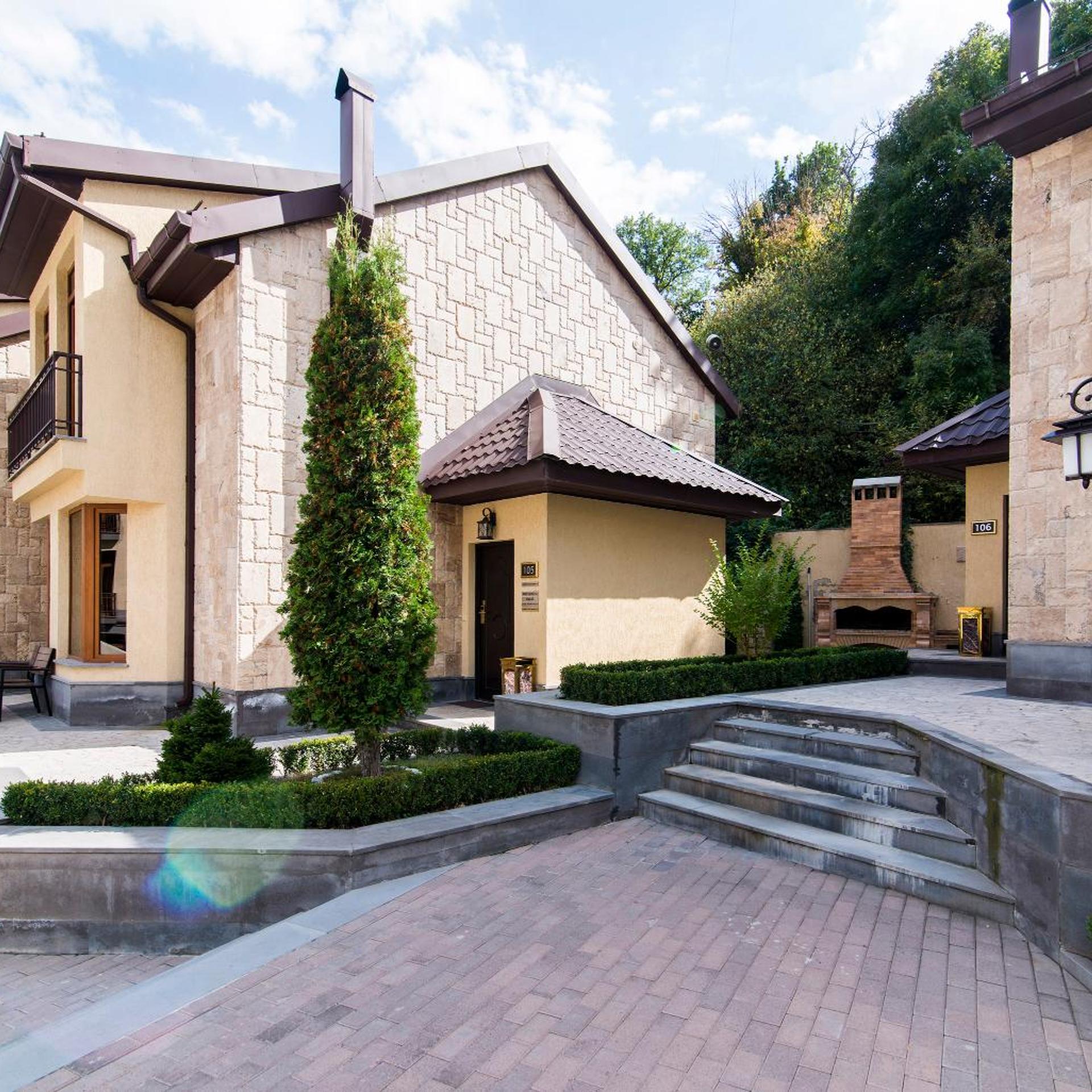 Elegant Hotel & Resort 57/60