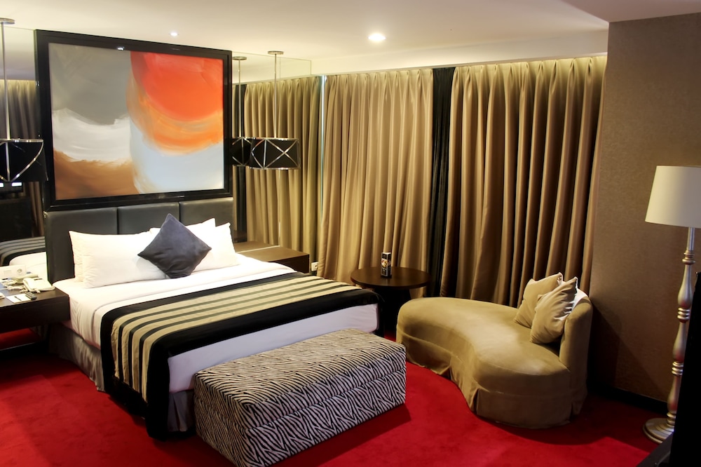 Amaroossa Cosmo Jakarta 14/50
