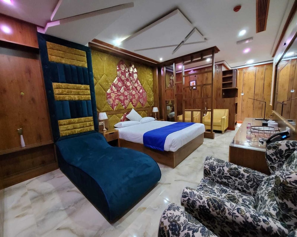 Camphor Hotel 13/31