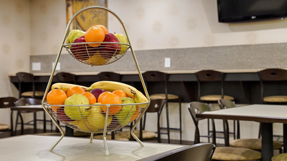 Best Western Plus Richmond Airport Hotel 27/30