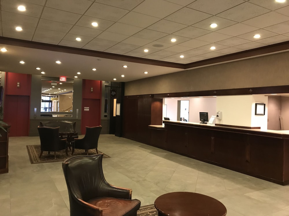 Ramada Plaza By Wyndham Calgary Downtown 7/65
