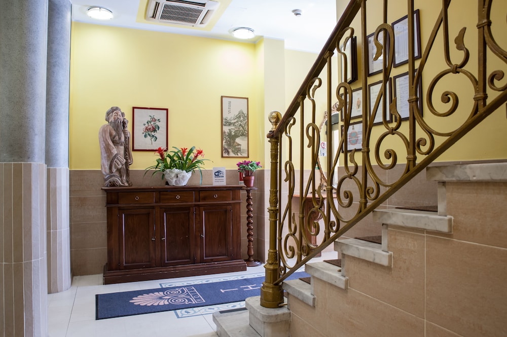 The Best Hotel 4/33