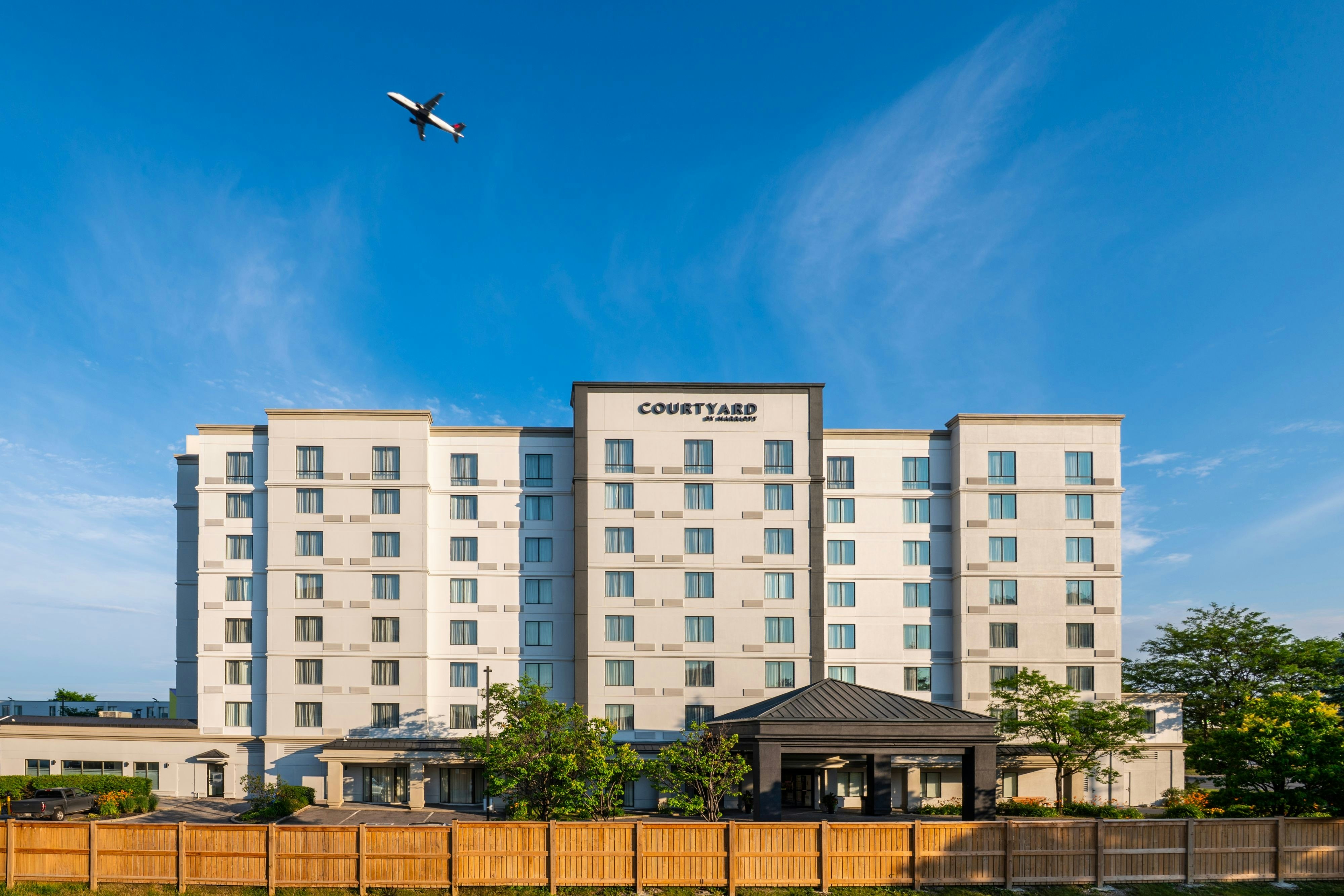 Courtyard Marriott Toronto Airport in TORONTO