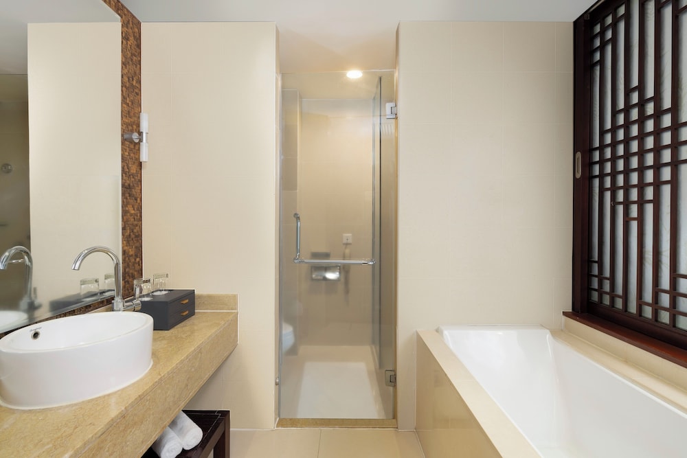 Grand Mercure Sanya Yalong Bay 36/38