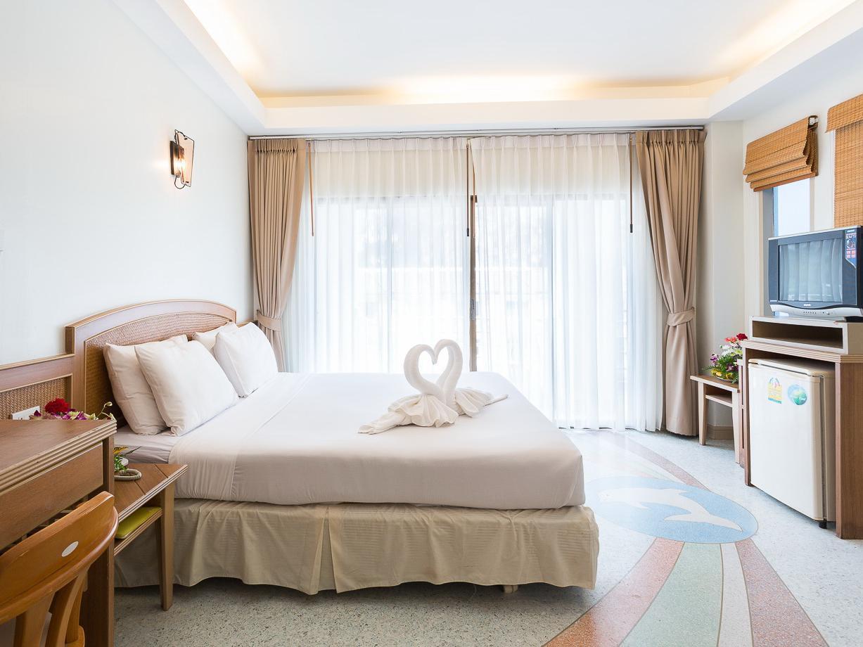 Room, Twin Beds, Superior Building
