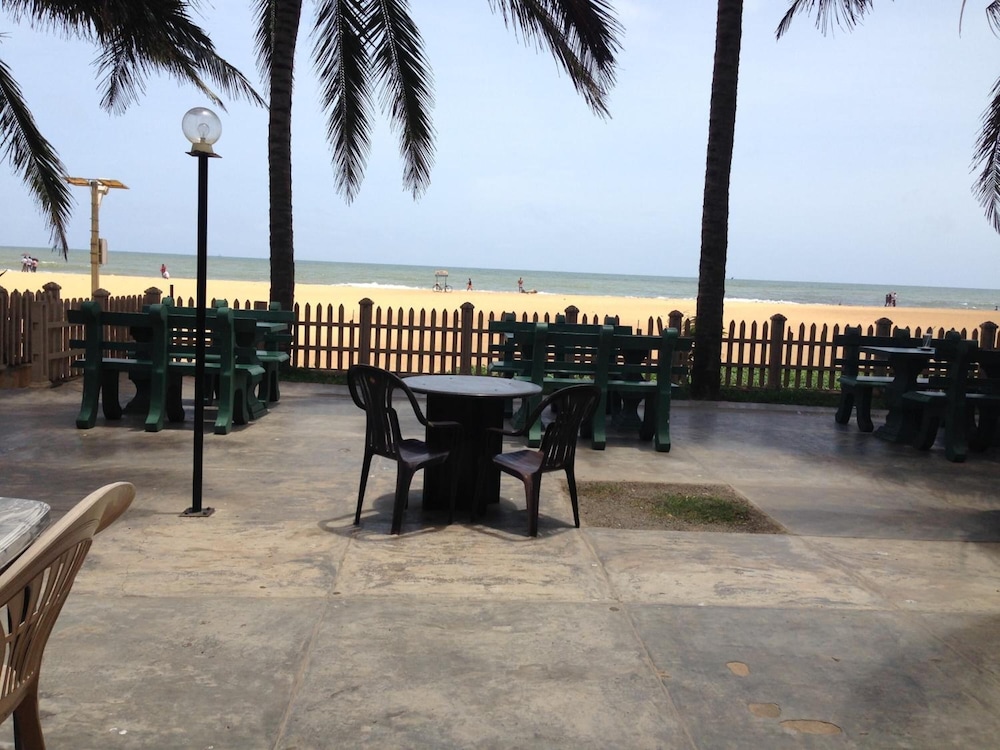 Oasis Beach Resort 38/41