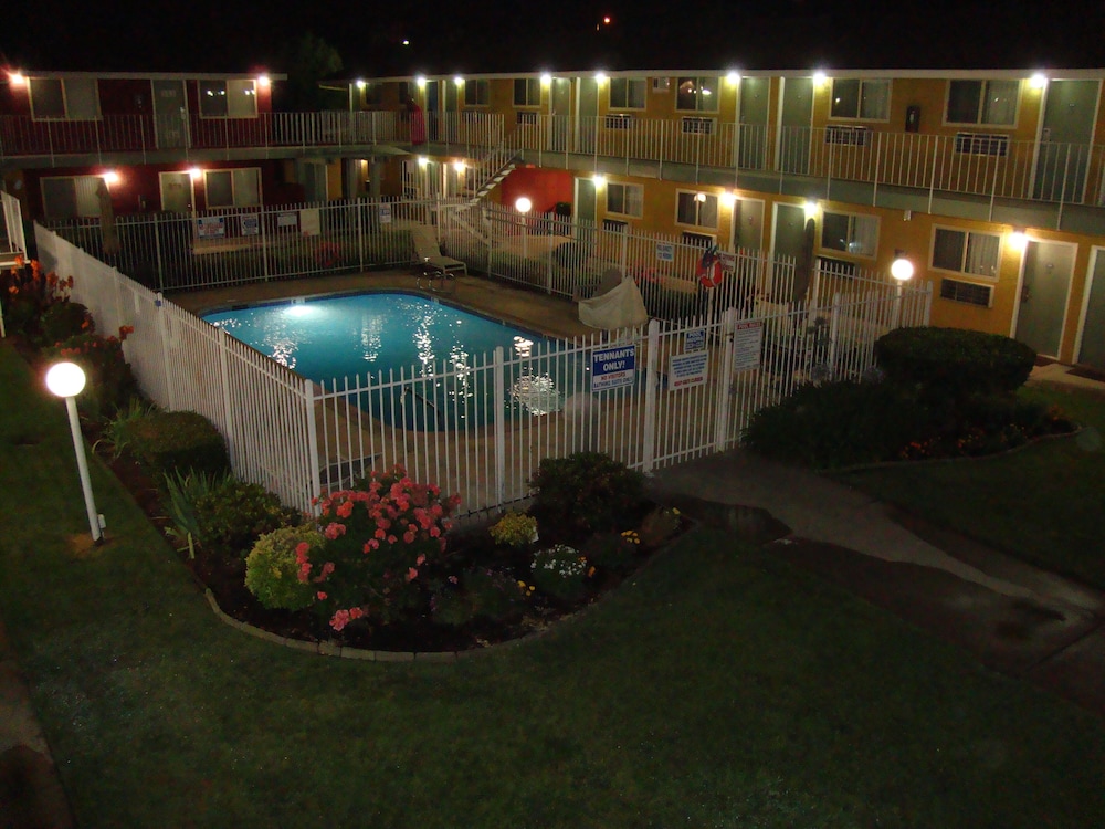 Oasis Inn Sacramento Elk Grove 22/25