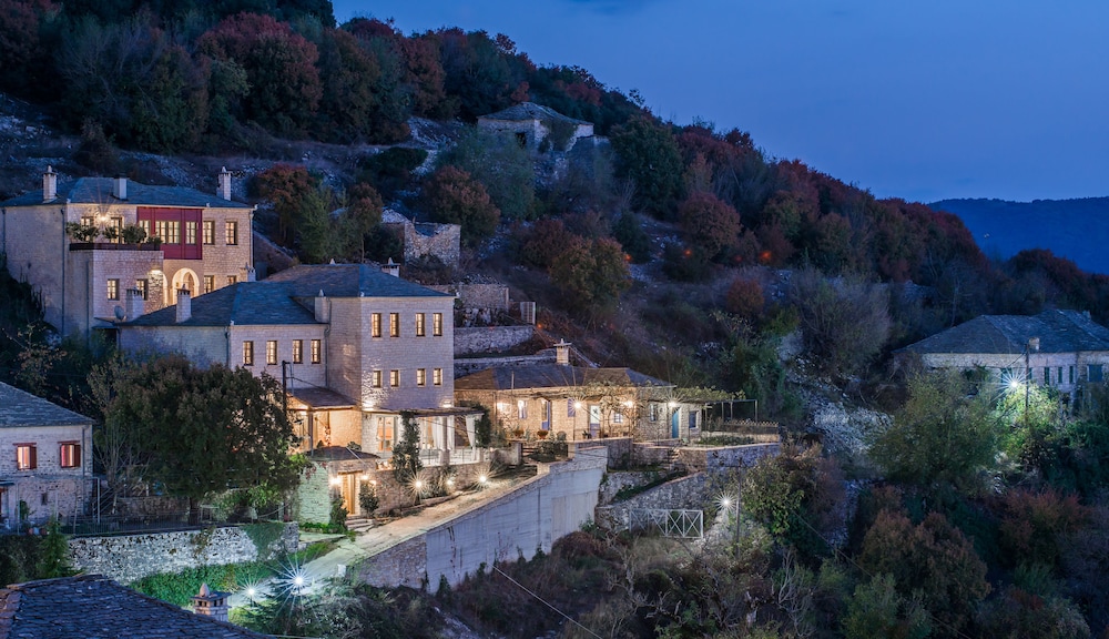 Pirrion Hotel 3/50