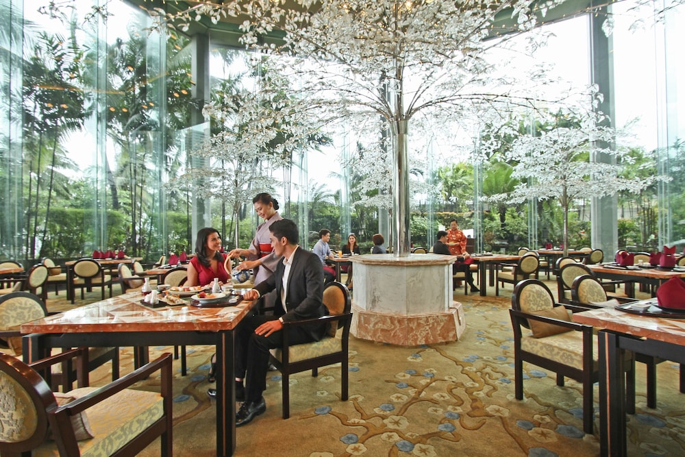 Diamond Hotel Philippines 54/68