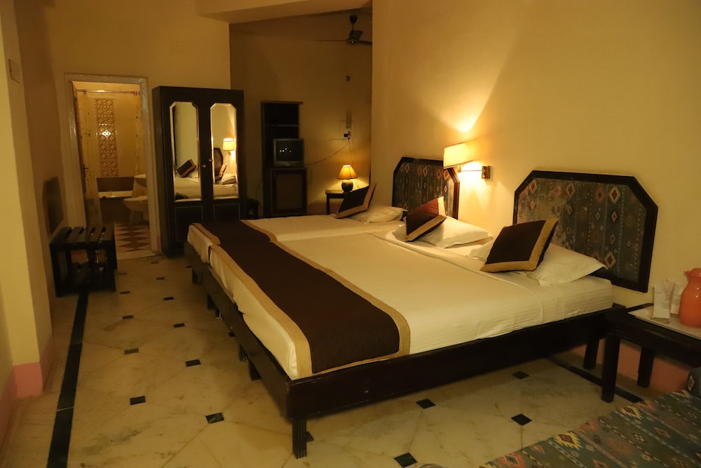 HIMMATGARH PALACE 6/28