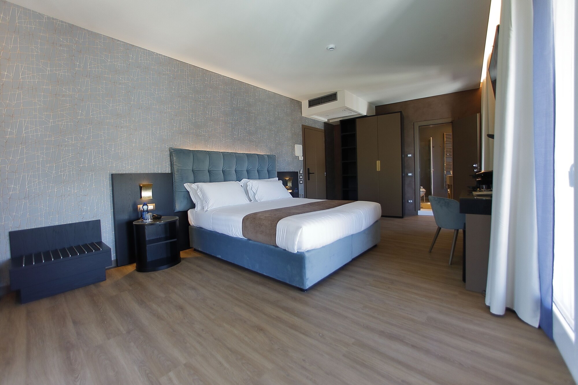 SUPERIOR, DOUBLE BED
